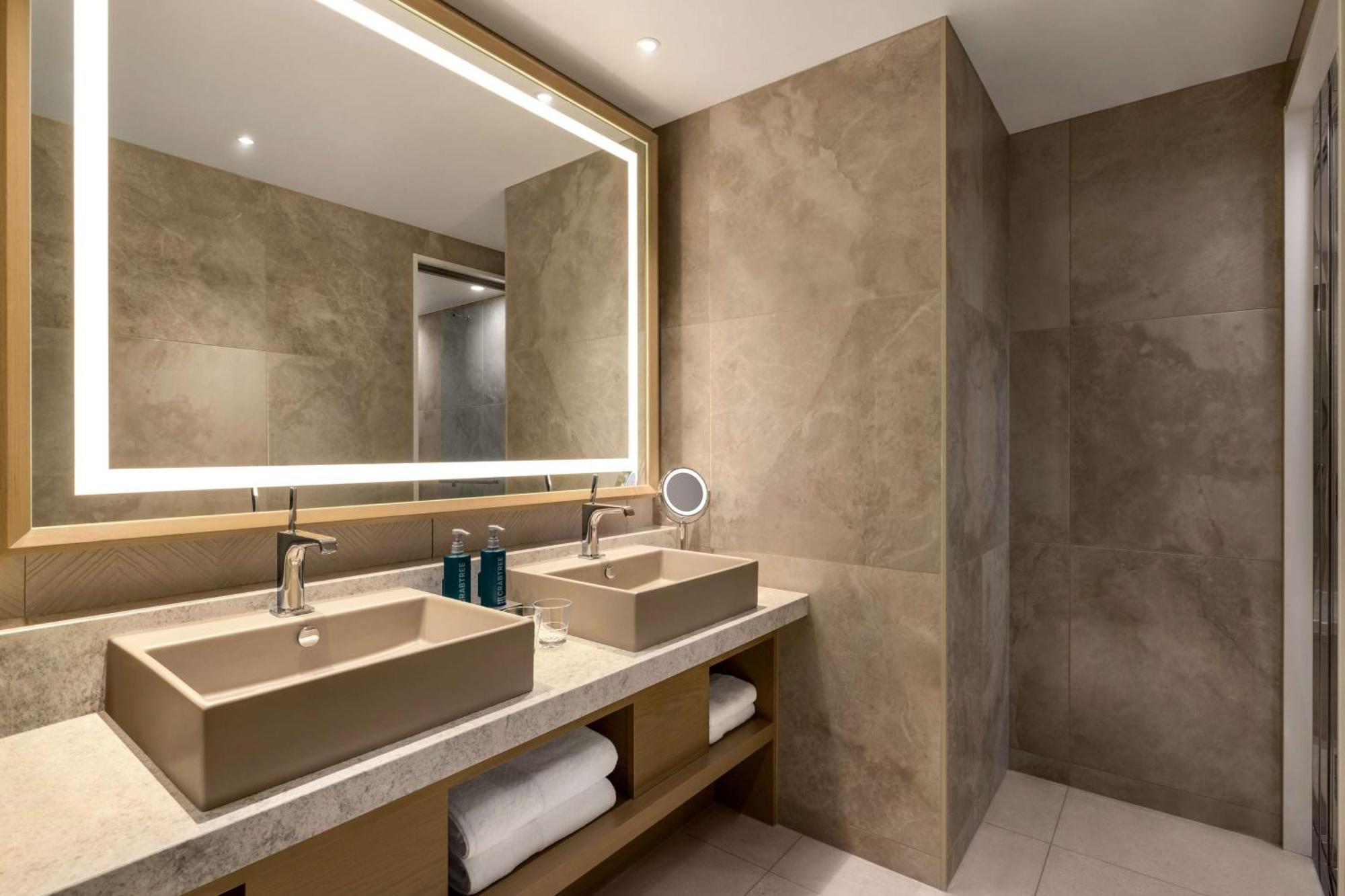 Doubletree By Hilton Toyama Otel Dış mekan fotoğraf