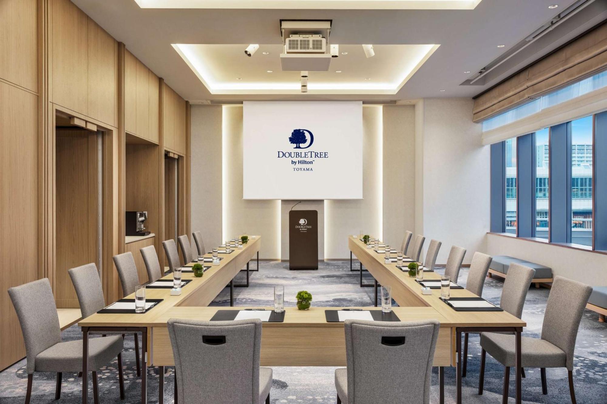 Doubletree By Hilton Toyama Otel Dış mekan fotoğraf